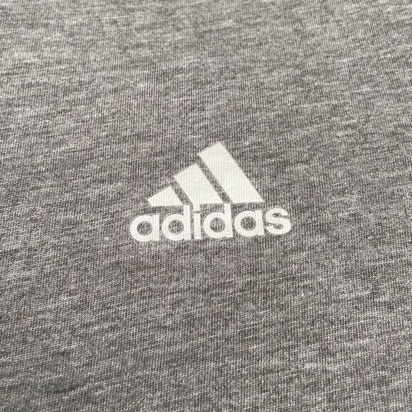 Nearly New! Adidas Gray Cotton Blend Short Sleeve Tee - Size Large - Picture 4 of 5